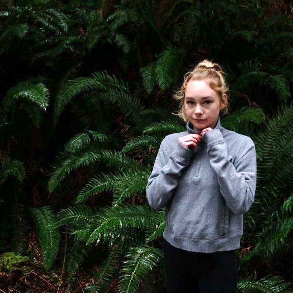 cropped half zip grey hoodie - Picture 3 of 5